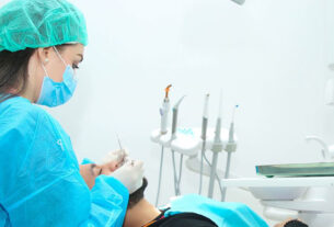 Choosing The Right Dentistry College: Key Considerations For Enrollment